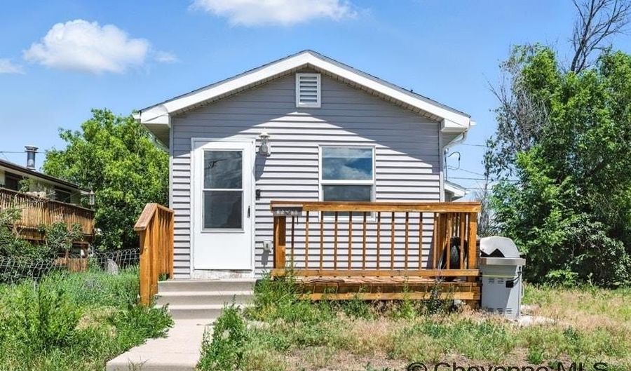 2006 E 16TH St, Cheyenne, WY 82001 - 2 Beds, 2 Bath