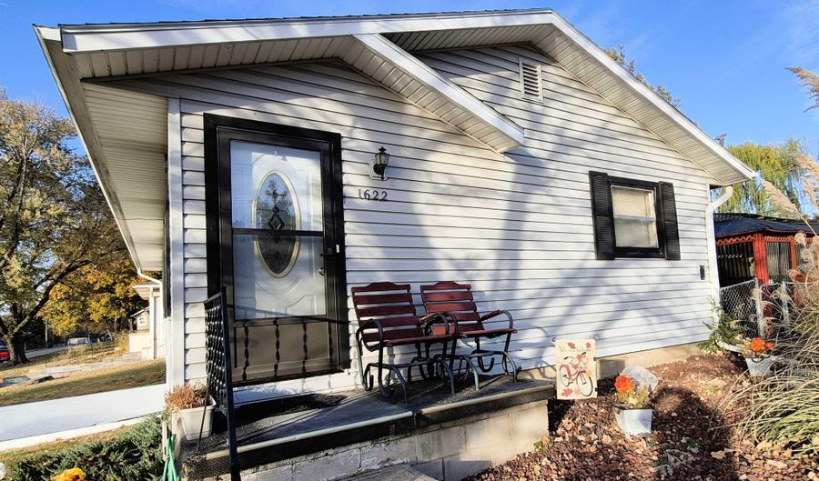1622 Central Ave, Auburn, NE 68305 - 3 Beds, 2 Bath
