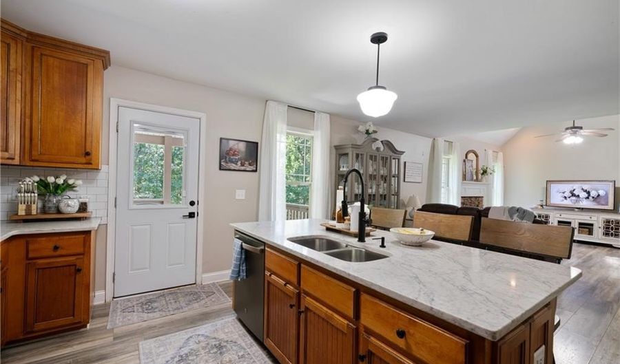 30 Larsen Rdg, Adairsville, GA 30103 - 3 Beds, 3 Bath