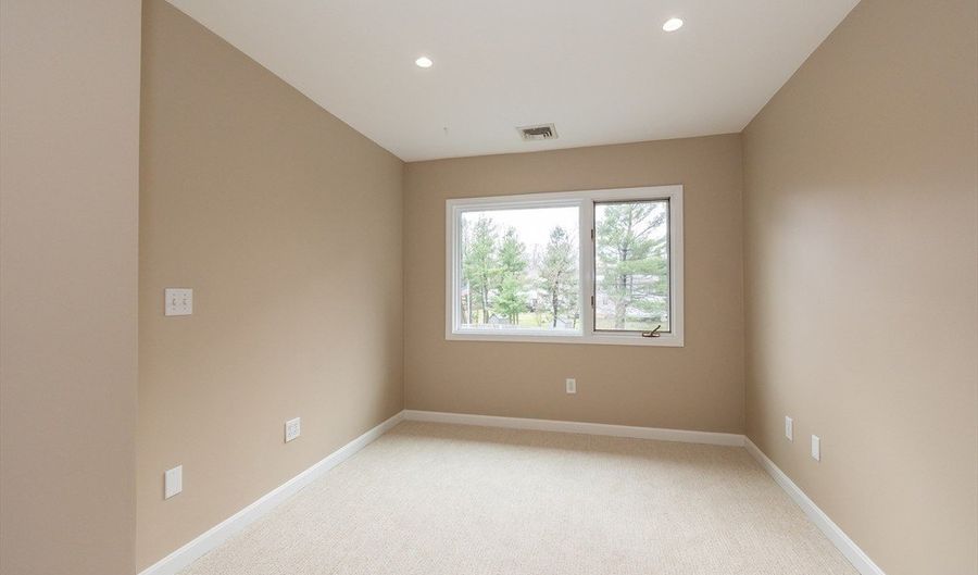 39 Neillian St 39, Bedford, MA 01730 - 3 Beds, 2 Bath