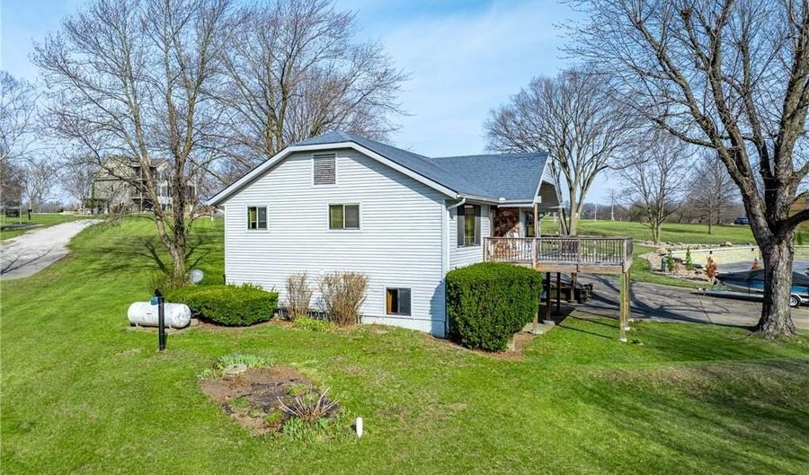 150 Yacht Club Cir, Altamont, MO 64640 - 2 Beds, 3 Bath