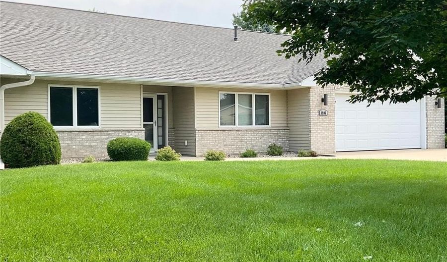 1903 14th St SW, Austin, MN 55912 - 2 Beds, 2 Bath