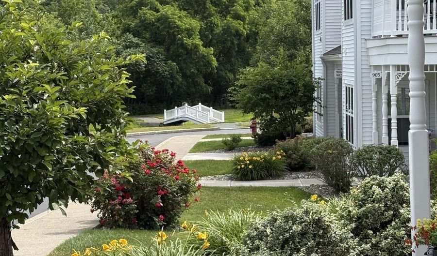 806 Heather Ln, Altamont, NY 12009 - 3 Beds, 2 Bath