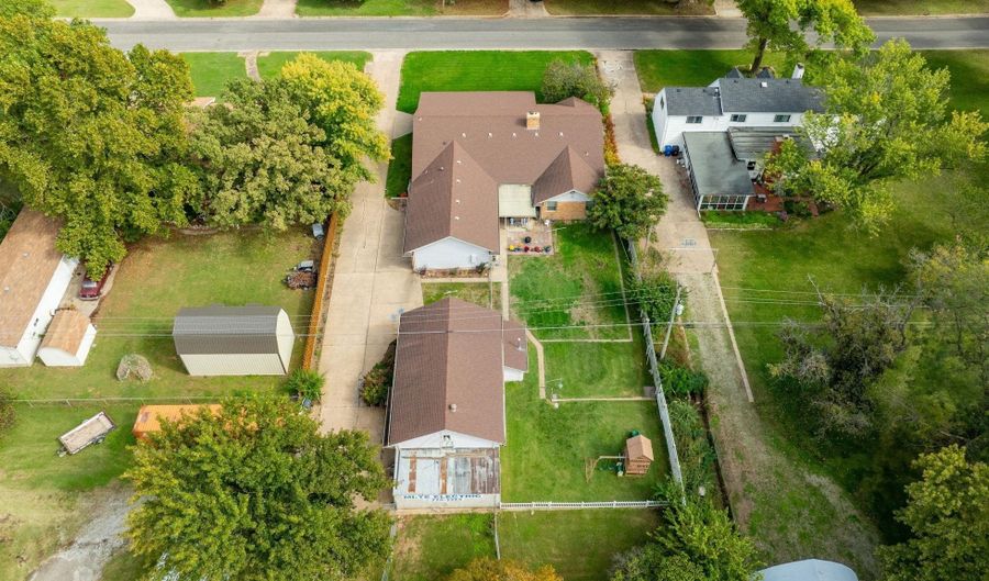1707 Sunset Dr, Augusta, KS 67010 - 3 Beds, 3 Bath