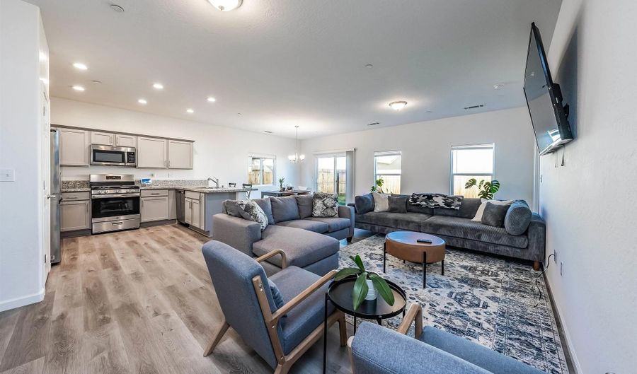 13722 Larkspur Way, Armona, CA 93202 - 3 Beds, 2 Bath