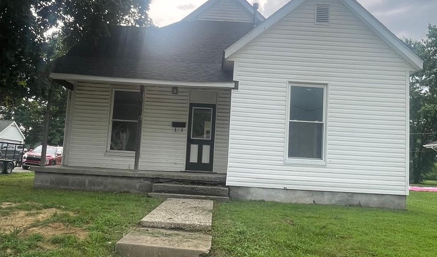 801 S Main St, Bicknell, IN 47512 - 3 Beds, 1 Bath