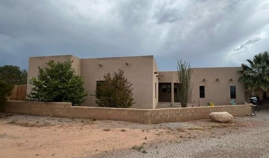 114 US Hwy 82, Alamogordo, NM 88310 - 3 Beds, 3 Bath