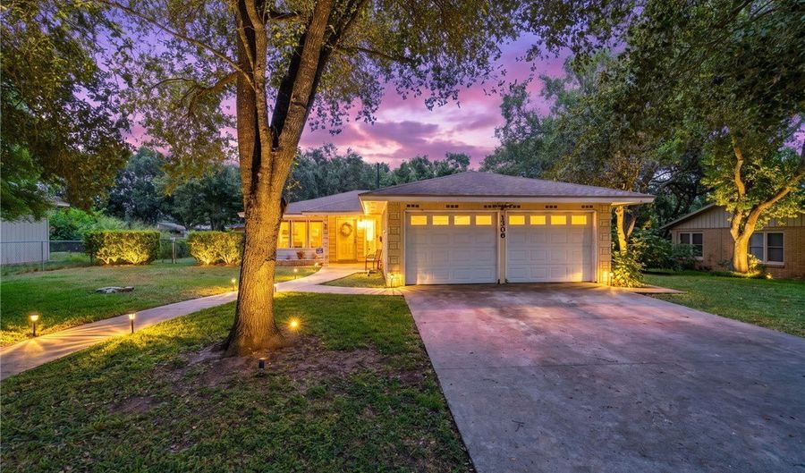 1306 Rose Dr, Alice, TX 78332 - 4 Beds, 2 Bath