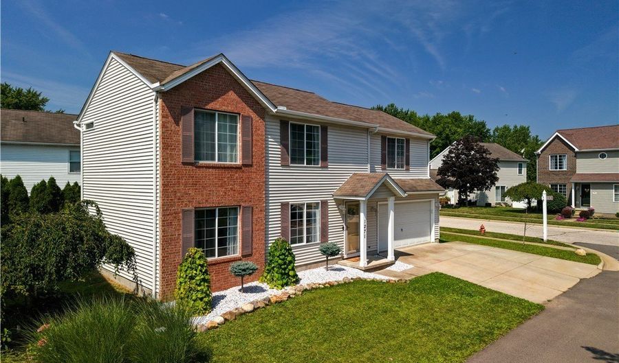 1271 Oxford Cir, Akron, OH 44312 - 3 Beds, 3 Bath