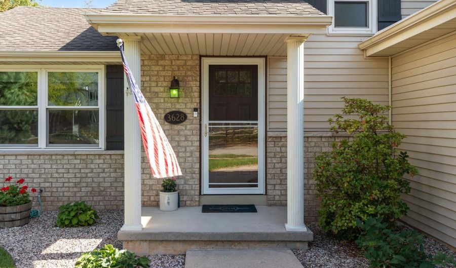 3628 S KERNAN Ave, Appleton, WI 54915 - 3 Beds, 2 Bath