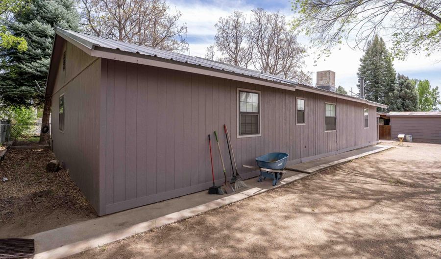 411 N CHURCH St, Bloomfield, NM 87413 - 3 Beds, 2 Bath