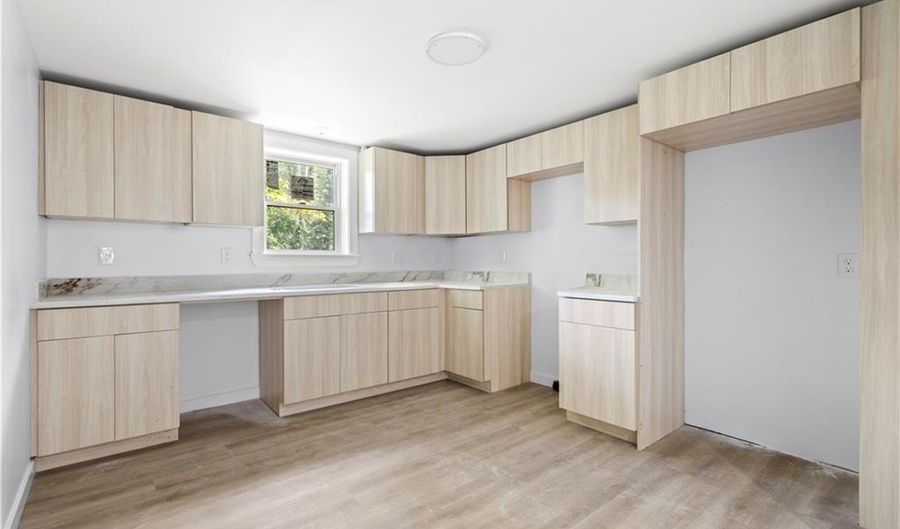 235 Main St, Cranston, RI 02921 - 6 Beds, 2 Bath