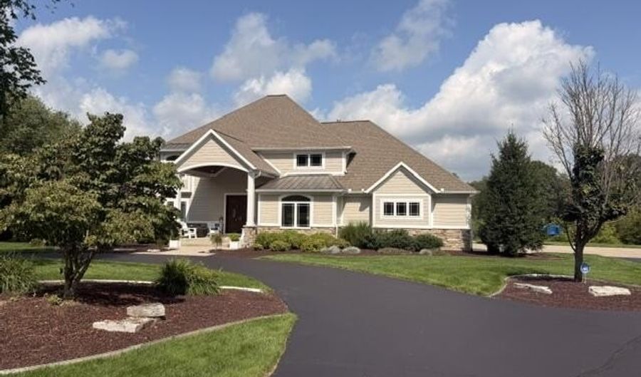 4545 NE Stonegate Ridge Ct NE, Ada, MI 49301 - 4 Beds, 5 Bath