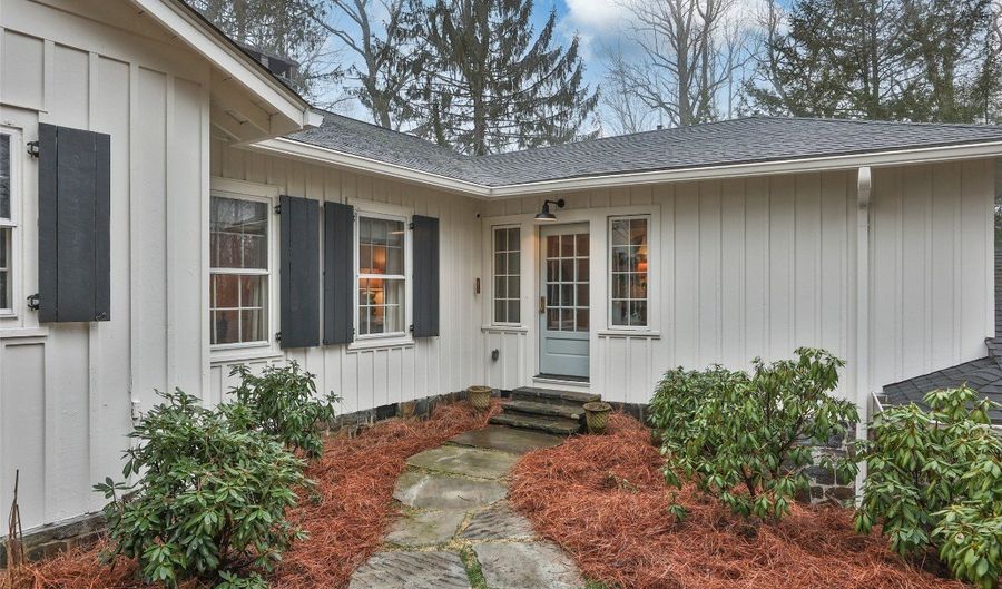 81 Wyanoak Rd, Highlands, NC 28741 - 4 Beds, 4 Bath