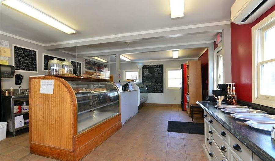 72 E Main Rd, Middletown, RI 02842 - 0 Beds, 0 Bath