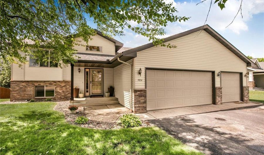 984 Waters Edge Cir, Avon, MN 56310 - 3 Beds, 2 Bath