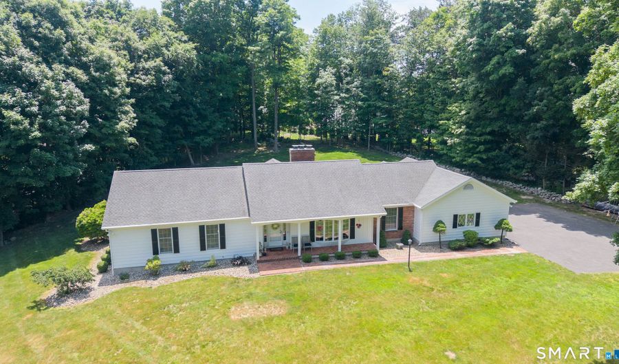 28 Wintergreen Hill Rd, Danbury, CT 06811 - 3 Beds, 3 Bath