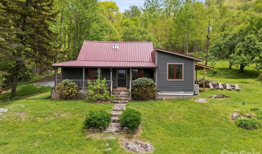 1108 Pine Root Branch Rd, Bakersville, NC 28705 - 2 Beds, 2 Bath