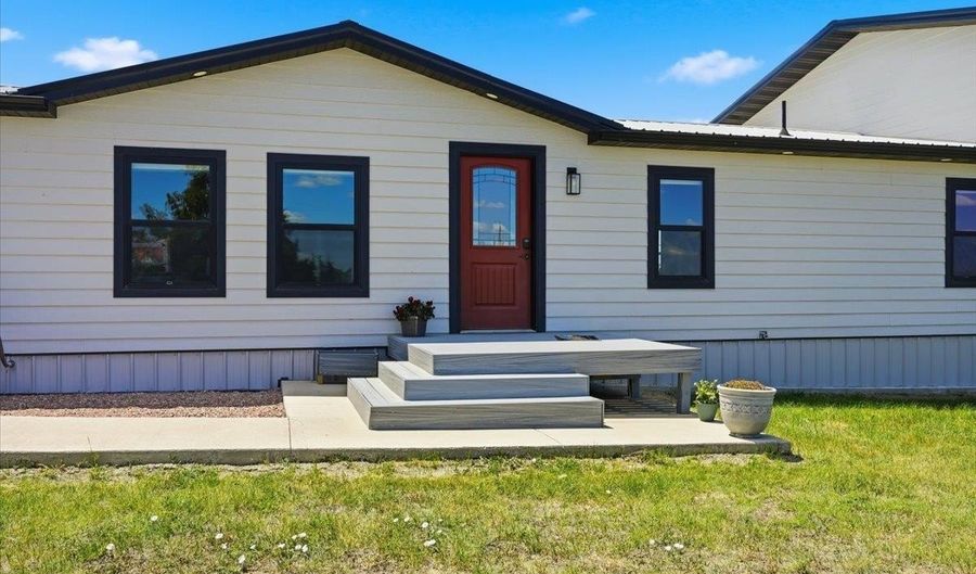19131 Sandstone Rd, Belle Fourche, SD 57717 - 4 Beds, 3 Bath