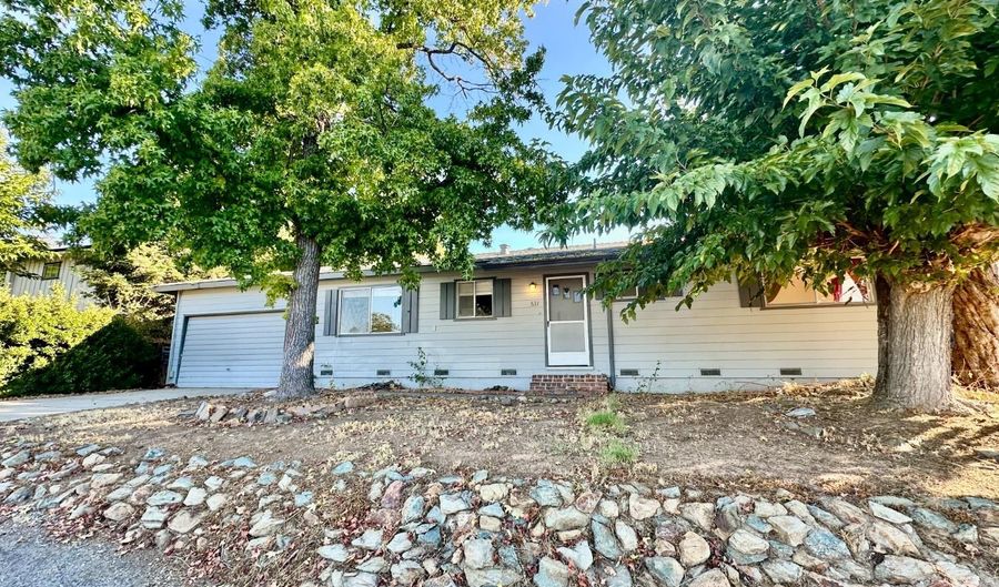 631 Alpine Ave, Angels Camp, CA 95222 - 3 Beds, 2 Bath