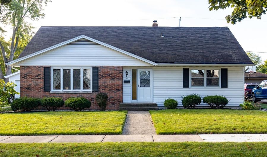 1717 E LINDBERGH St, Appleton, WI 54911 - 4 Beds, 2 Bath