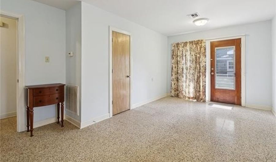 39 W PAMELA Pl, Arabi, LA 70032 - 2 Beds, 2 Bath
