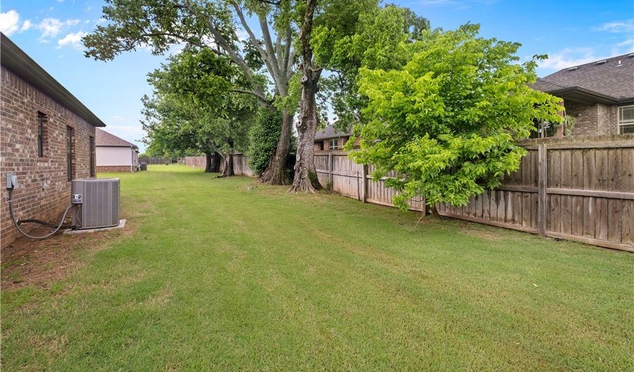 2104 SW Huntwick Ave, Bentonville, AR 72713 - 3 Beds, 2 Bath
