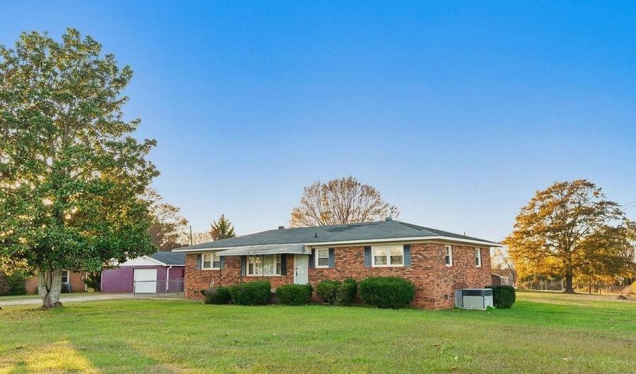 5185 Bible Church Rd, Boiling Springs, SC 29316 - 3 Beds, 2 Bath