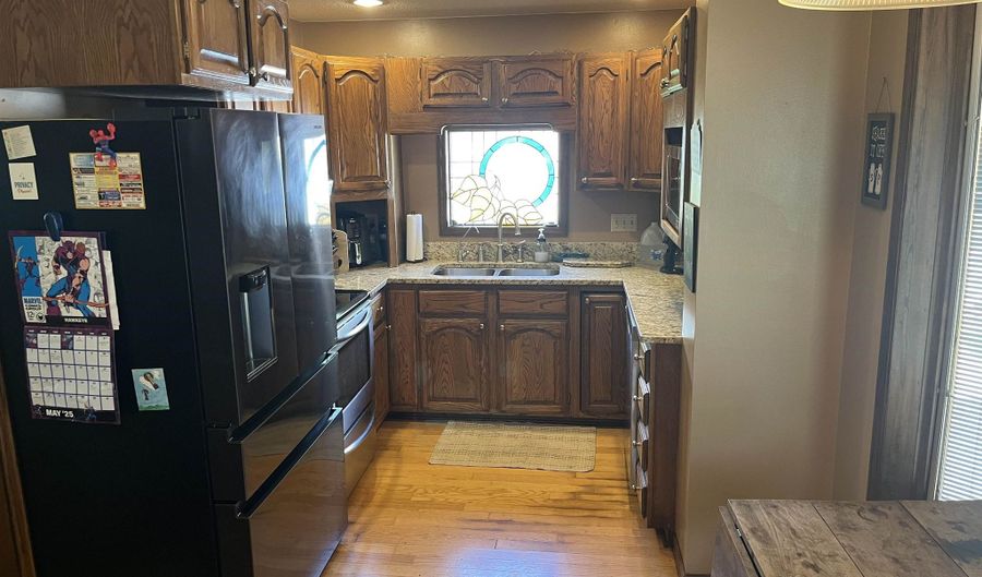 350 S 6th St, Akron, IA 51001 - 3 Beds, 2 Bath