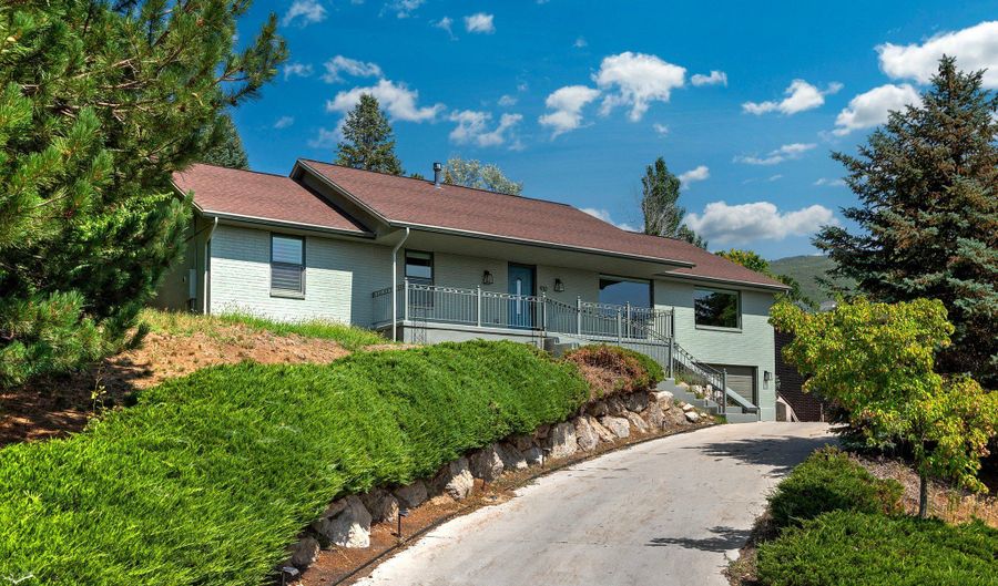 932 N NORTHRIDGE E, Bountiful, UT 84010 - 4 Beds, 3 Bath