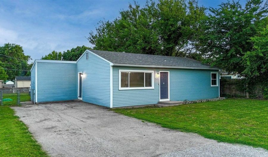 213 E Radio Ln, Arkansas City, KS 67005 - 3 Beds, 1 Bath