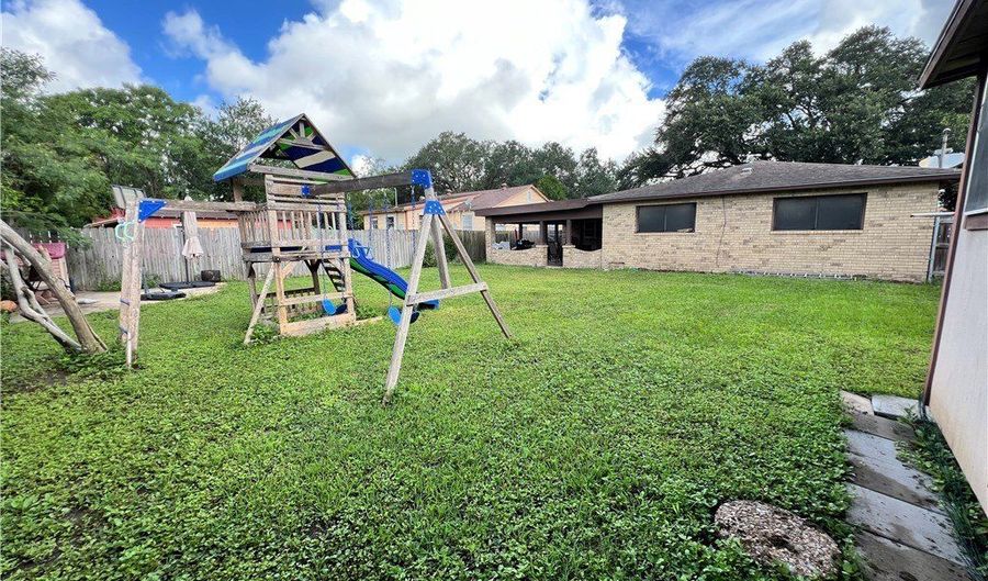 762 Glendale St, Alice, TX 78332 - 3 Beds, 2 Bath