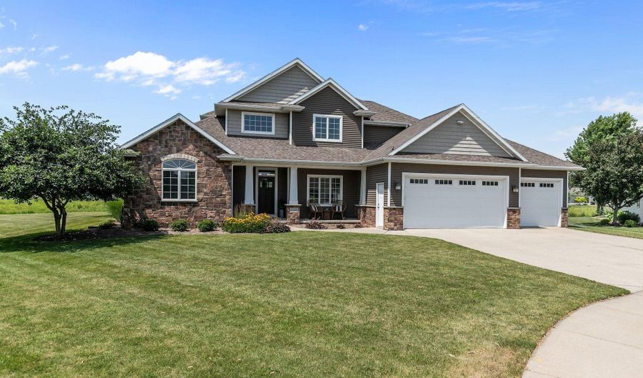 1106 BOBBY Ct, Appleton, WI 54915 - 5 Beds, 4 Bath