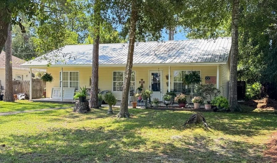 318 Earl King St, Apalachicola, FL 32320 - 3 Beds, 2 Bath