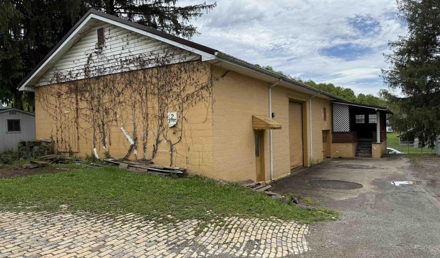 306 Cook St, Barrackville, WV 26559 - 3 Beds, 1 Bath