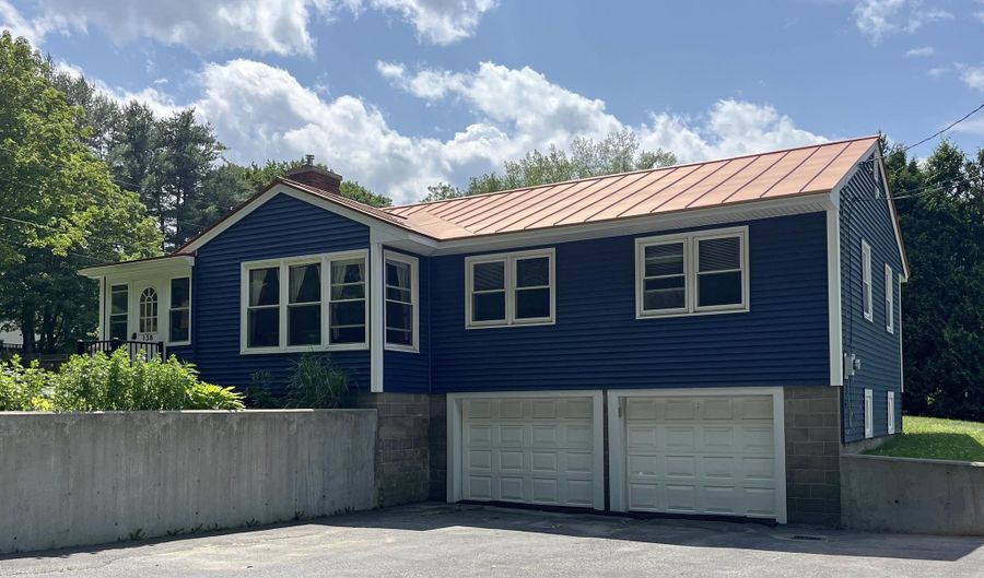 138 Cedar St, Brattleboro, VT 05301 - 3 Beds, 1 Bath