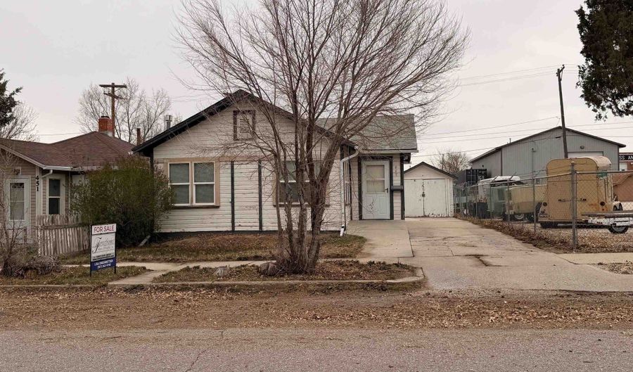 447 N Washington St, Casper, WY 82601 - 3 Beds, 1 Bath