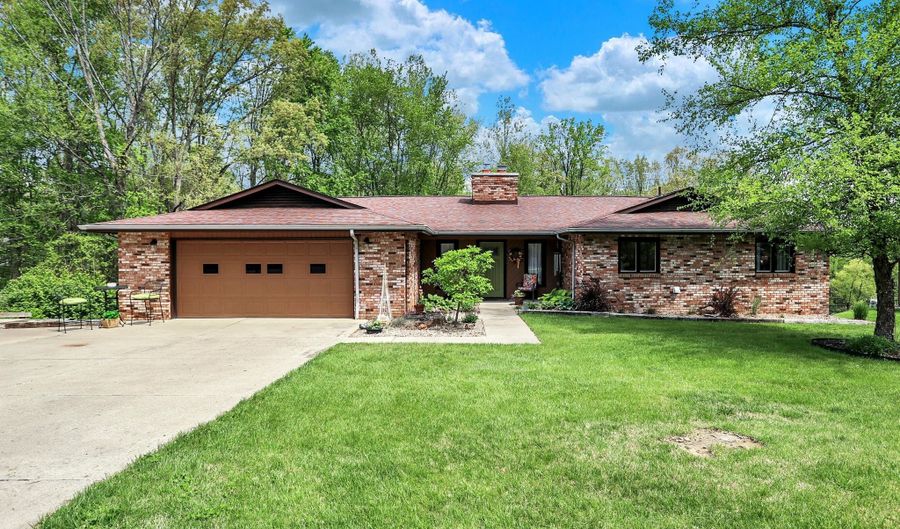 303 N Hickory Hills Dr, Columbus, IN 47201 - 4 Beds, 3 Bath