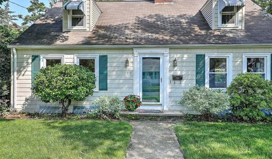 10 Roosevelt Ave, Lincoln, RI 02865 - 4 Beds, 2 Bath