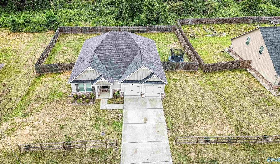 658 5th St NW, Arab, AL 35016 - 3 Beds, 2 Bath