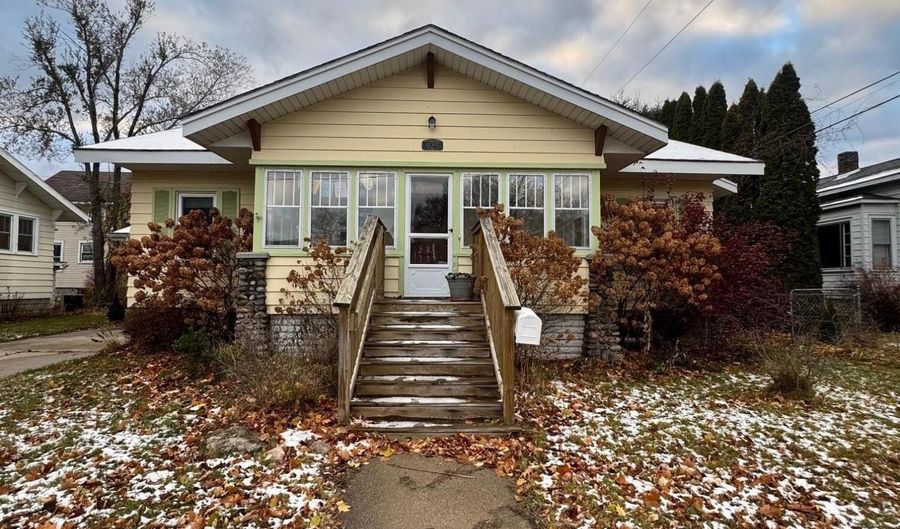 925 S 8th Street Ave, Alpena, MI 49707 - 3 Beds, 1 Bath