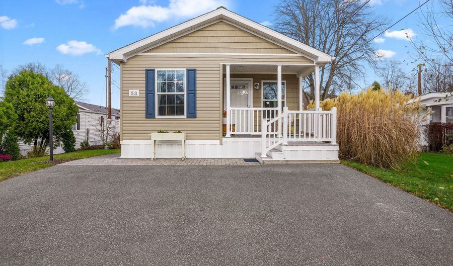 53 Greenlawn Dr, Danbury, CT 06810 - 2 Beds, 2 Bath