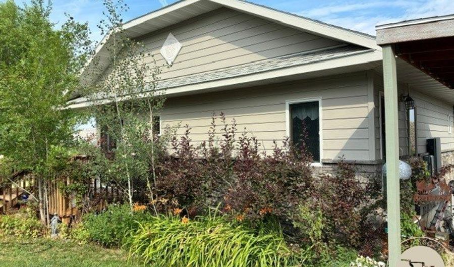 231 E Bridger Rd, Bridger, MT 59014 - 4 Beds, 3 Bath