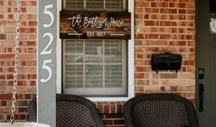 1525 Hillcrest Dr, Bartlesville, OK 74003 - 3 Beds, 3 Bath