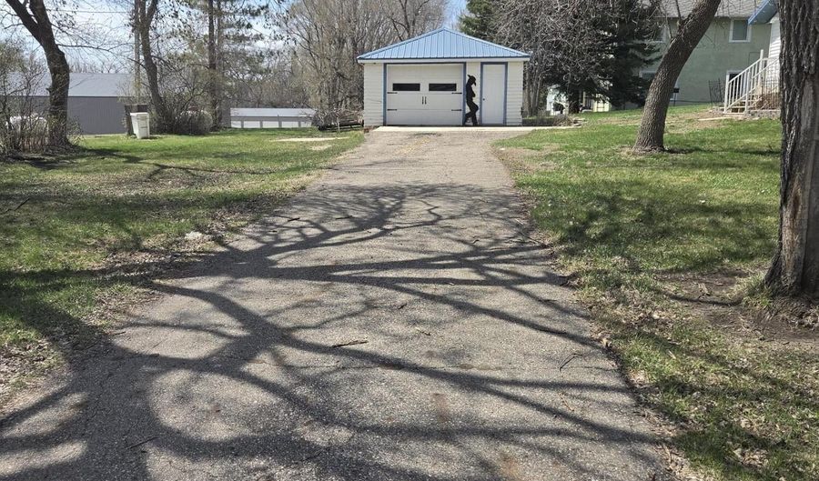 704 13th Ave, Britton, SD 57430 - 2 Beds, 1 Bath