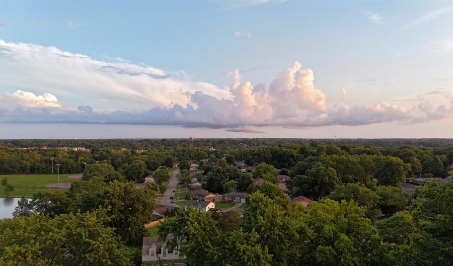 417 Manchester St, Aurora, IN 47001 - 4 Beds, 2 Bath