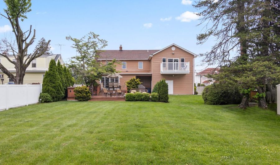 13 Evans Ave, Albertson, NY 11507 - 4 Beds, 2 Bath