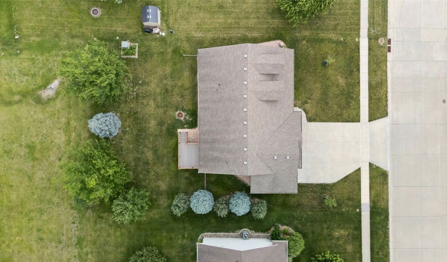 517 28th St SE, Altoona, IA 50009 - 4 Beds, 3 Bath