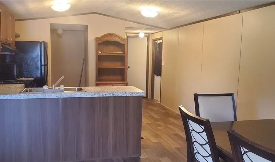 270 Thomas Rd, Canadian, OK 74425 - 4 Beds, 2 Bath