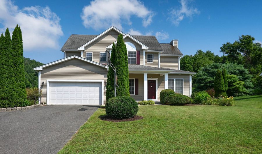 63 Meadow Brook Rd, Brookfield, CT 06804 - 4 Beds, 3 Bath